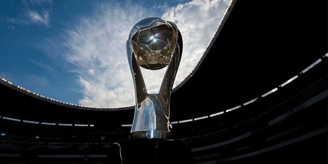 El trofeo de la Liga MX que se le entregará al Atlas o León.