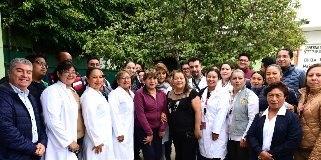 La Gobernadora Delfina Gómez al centro de la imagen.