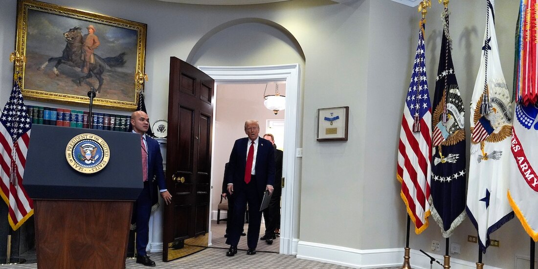 El mandatario republicano Donald Trump en su primera charla con la prensa desde la Sala Roosevelt, en la Casa Blanca, ayer.