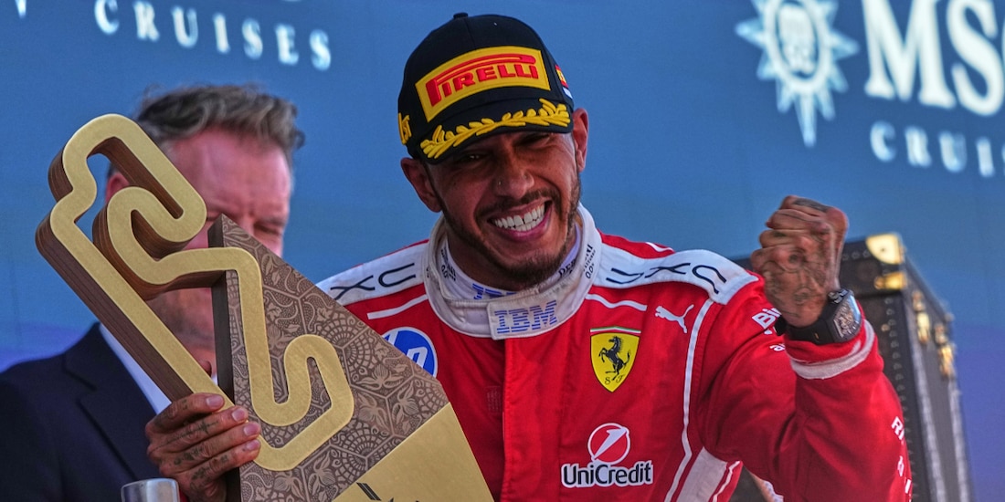 Lewis Hamilton festeja su triunfo en el Gran Premio de Barcelona-Cataluña, su primero en la F1 después de casi dos años.