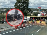 Cierran autopista México-Querétaro por volcadura de tráiler