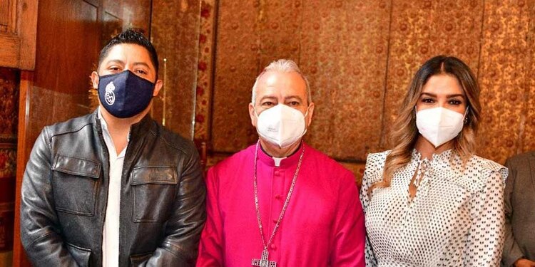 Ricardo Gallardo da la bienvenida a Jorge Alberto Cavazos, nuevo arzobispo de San Luis Potosí