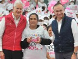Alfredo Del Mazo entrega más de 3 mil tarjetas del Salario Rosa.