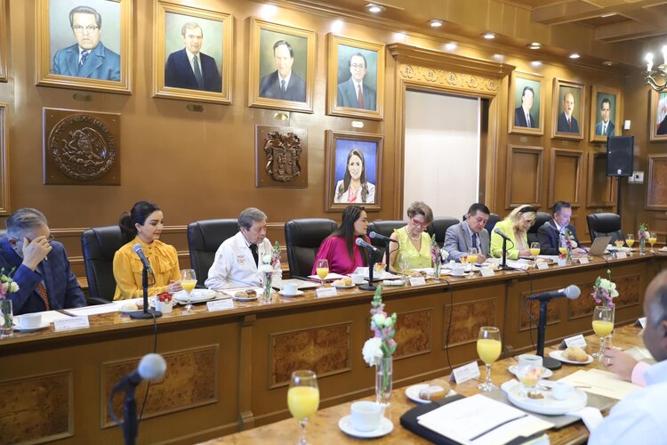 Reunión de la Mesa de Trabajo del IAPAM, presidida por la gobernadora de Aguascalientes, Tere Jiménez.