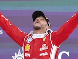 EL BRITÁNICO
levanta los brazos
para aventar su
trofeo, ayer.