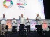El Presidente, ayer, con el gobernador de Yucatán y el secretario de Turismo.
