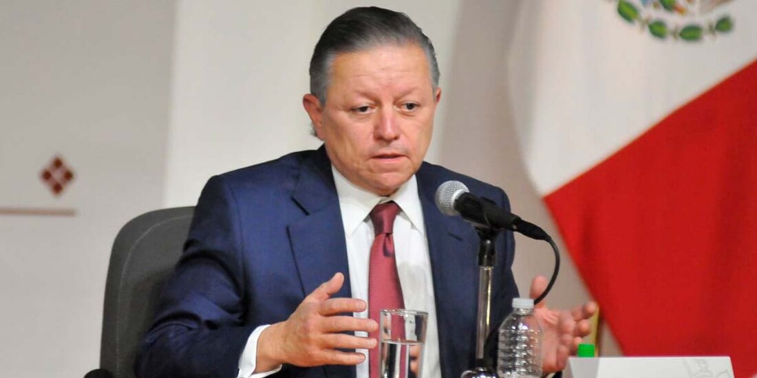 Arturo Zaldívar durante la presentación de su libro "10 años de derechos. Autobiografía jurisprudencial"