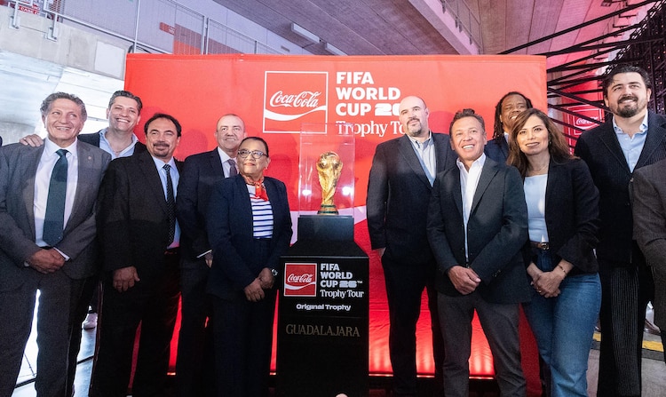 Rosa Icela Rodríguez en la gira del Trofeo de la Copa en Guadalajara.