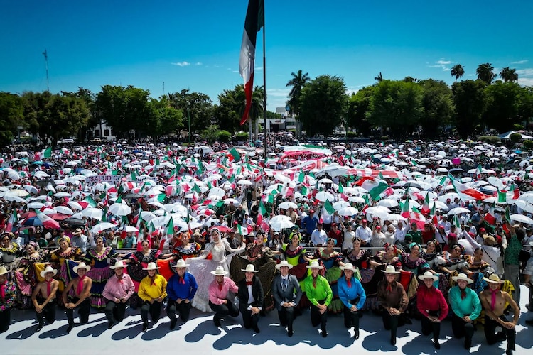 La Explanada de Gobierno en Culiacán lució abarrotada en una jornada histórica de participación ciudadana y convicción democrática.