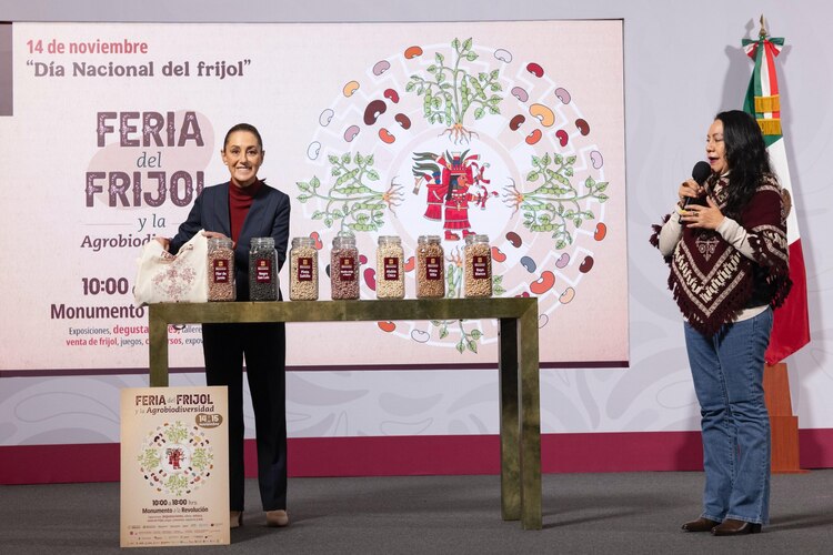 La titular de Alimentación para el Bienestar, María Luisa Albores, destaca que México es centro de origen y domesticación de frijol con 31 especies endémicas.