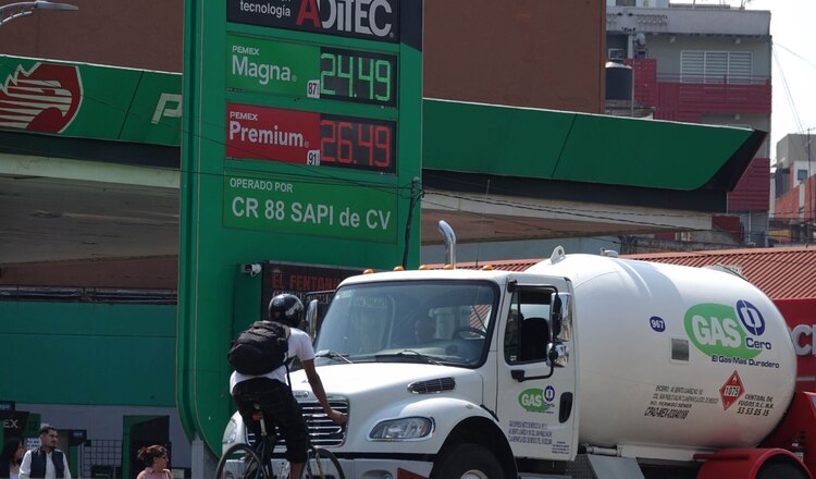 Algunas gasolineras participan en este esquema de evasión. En la imagen, estación en la CDMX.