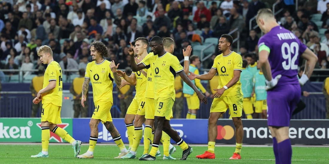 Jugadores del Borussia Dortmund celebran un gol ante el Sabah Futbol Klubu en la Champions league
