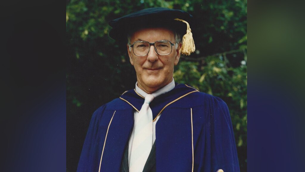 Peter Dickinson en la Universidad de Keele, 1999.