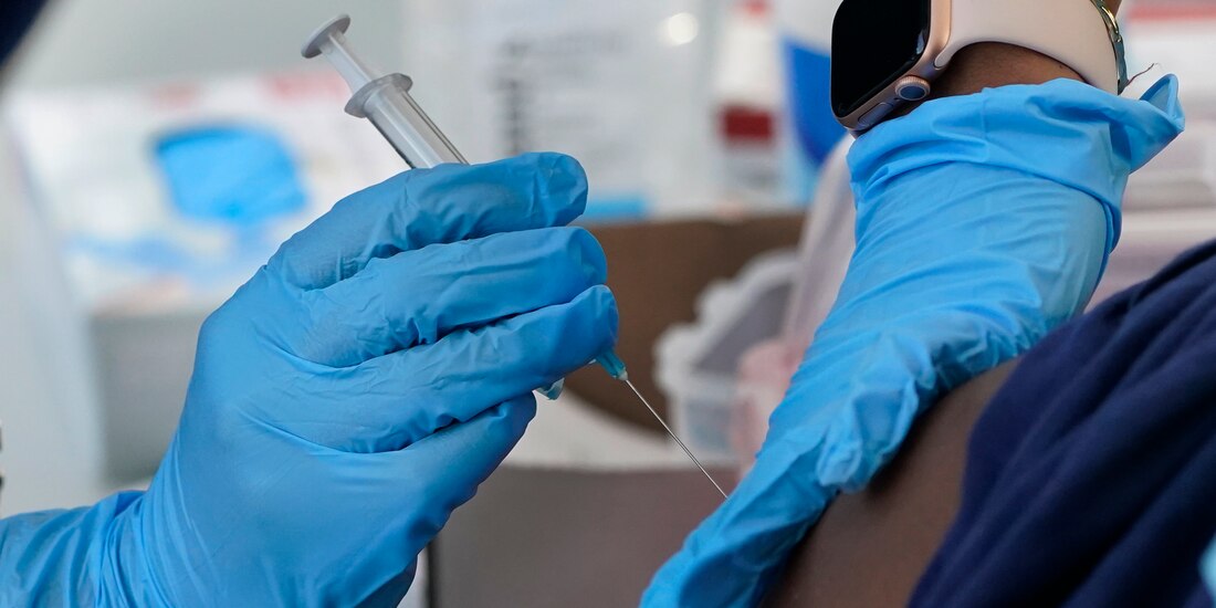 Vacunación contra COVID-19.