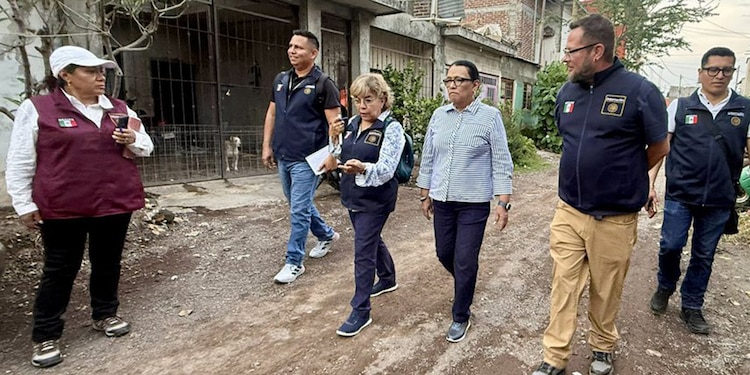 La titular de la dependencia (c.), ayer, en el municipio de Los Reyes.