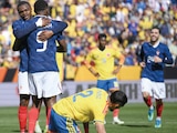 Franceses celebran un tanto en el partido de ayer ante Colombia.