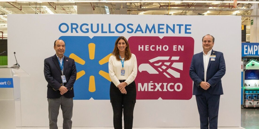 Los directivos de Walmart, ayer en el anuncio de la cadena.