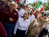Ariadna Montiel, dirigente nacional de Morena, durante la marcha en Chihuahua.