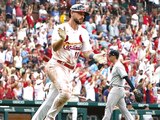 Paul DeJong festeja tras pegar un jonrón por los Cardenales de San Luis, ayer.