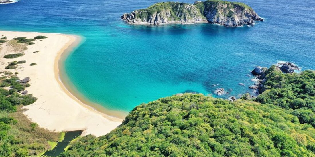 Debido a la emergencia sanitaria que vive Oaxaca por el COVID-19, Huatulco cerró sus playas y amplió sus restricciones sanitarias