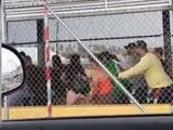 Migrantes ingresan ilegalmente a Estados Unidos por puente en Matamoros; tras la estampida cierran vía de acceso