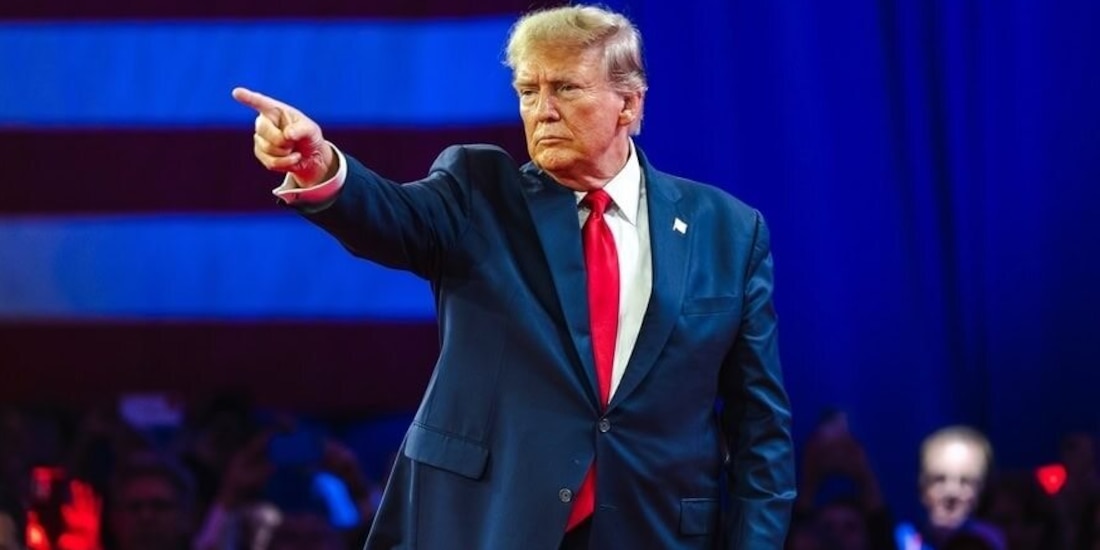 Febrero 13, jueves
Considerado como el primer paso a una guerra comercial global, el presidente Donald Trump firmó un memorándum a través del que confirma que se implementará un plan de aranceles recíprocos a varios países. “Si nos imponen un arancel o un impuesto, nosotros les imponemos exactamente el mismo nivel de arancel o impuesto, es así de sencillo”, afirmó el republicano.