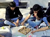 Estudiantes del CCH en un duelo de ajedrez.