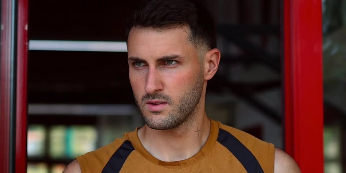 Santiago Giménez reporta en la pretemporada del Milan