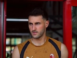 Santiago Giménez reporta en la pretemporada del Milan