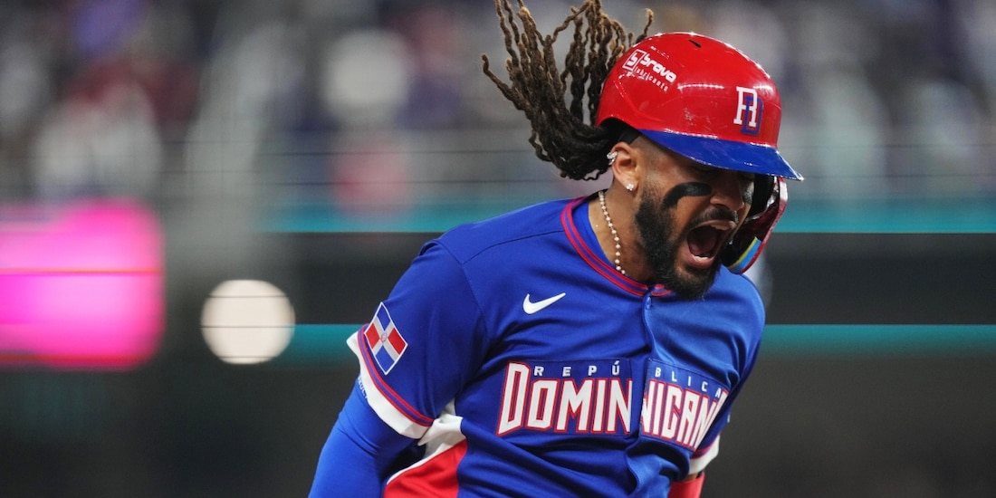 Fernando Tatis, de República Dominicana, celebra en el juego ante Venezuela en el Clásico Mundial de Beisbol 2026