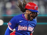Fernando Tatis, de República Dominicana, celebra en el juego ante Venezuela en el Clásico Mundial de Beisbol 2026