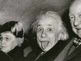 Subastan copia de la célebre foto de Albert Einstein sacando la lengua