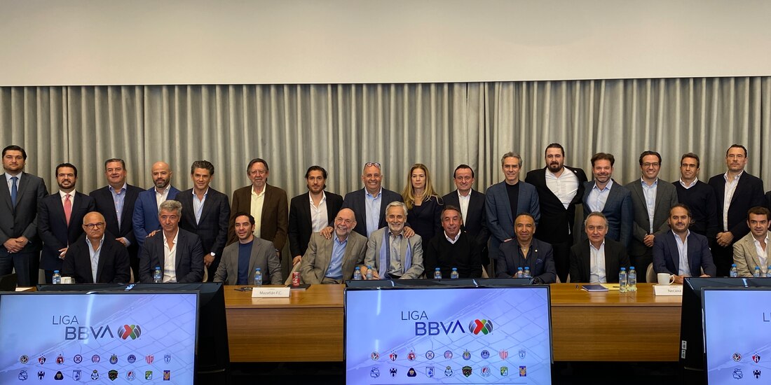 Juan Carlos Rodríguez (centro), nuevo presidente de la FMF,