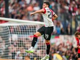 Santiago Giménez celebra su gol con el Feyenoord ante el Go Ahead Eagles
