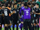 Los jugadores mexicanos después de enfrentar a Australia.
