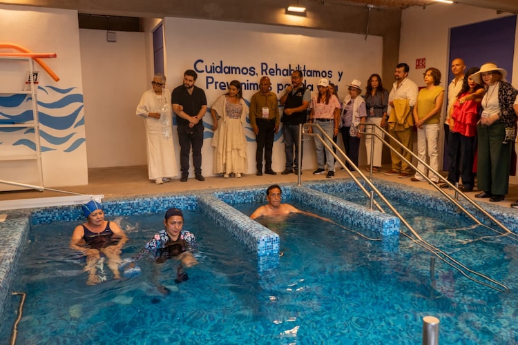 El nuevo complejo cuenta con una alberca olímpica e infraestructura deportiva de acceso completamente gratuito para la comunidad.