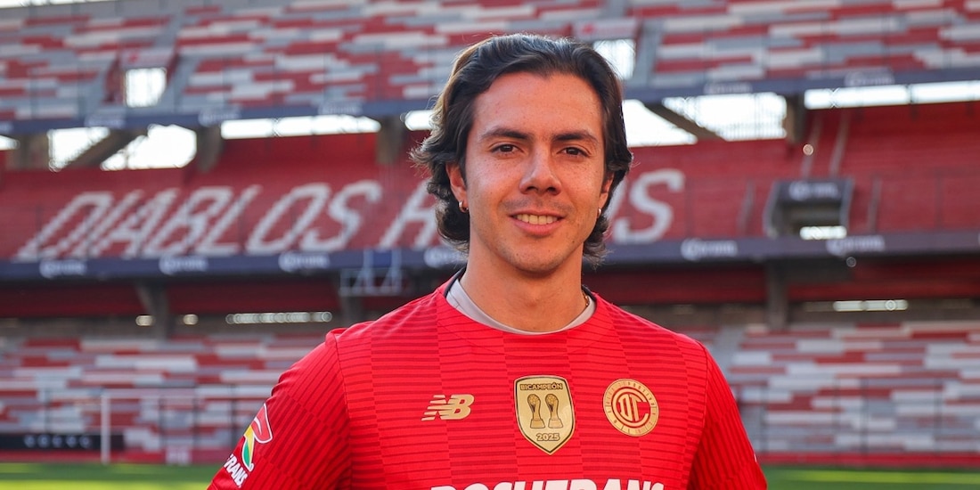 Sebastián Córdova ya posó con el jersey del Toluca.