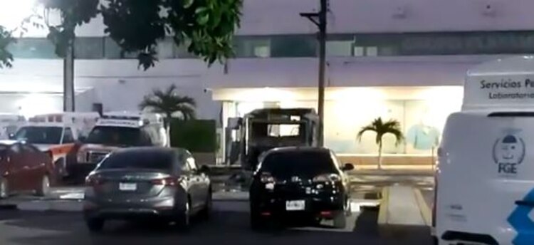 Al lugar acudieron elementos de la policía municipal y del servicio de Bomberos para apagar el incendio.