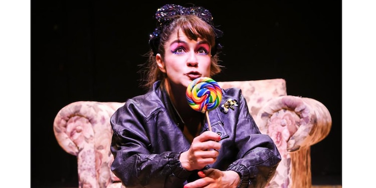 La actriz y dramaturga Valentina Garibay durante el monólogo.