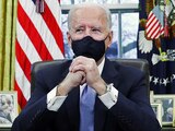 El presidente Joe Biden, en su primer día en la Oficina Oval como mandatario de EU.