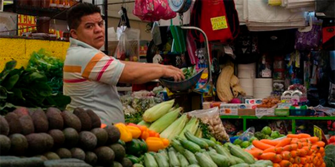Se registran afectaciones en 329 mercados de la capital del país.