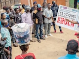 UN SCOUT del Congo durante una campaña contra el ébola, el 22 de mayo.