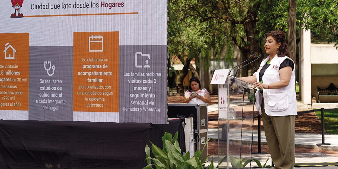 Clara Brugada, ayer, al anunciar el programa de salud.