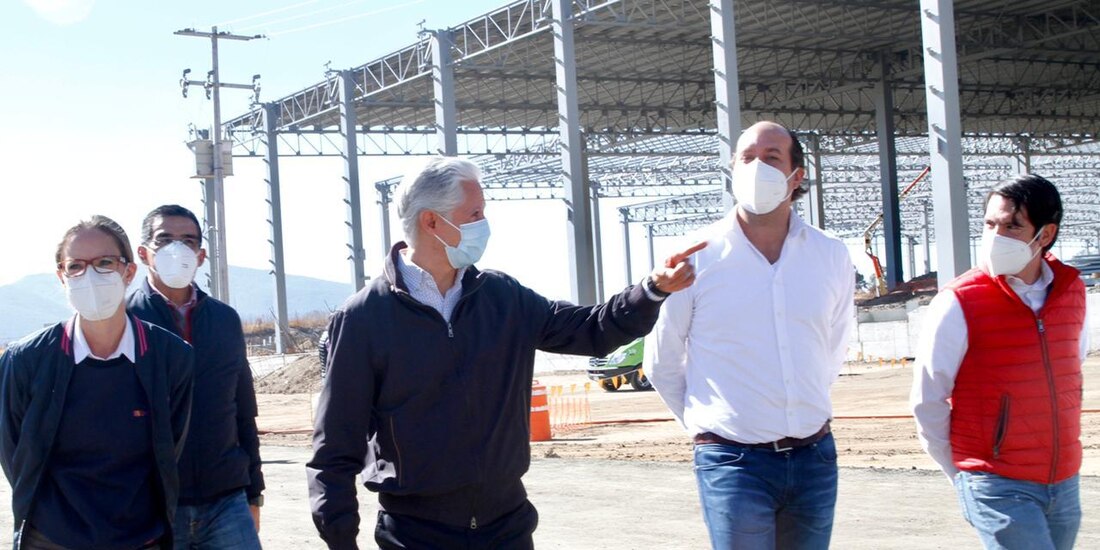 Alfredo Del Mazo Maza en la construcción del Puerto de Liverpool