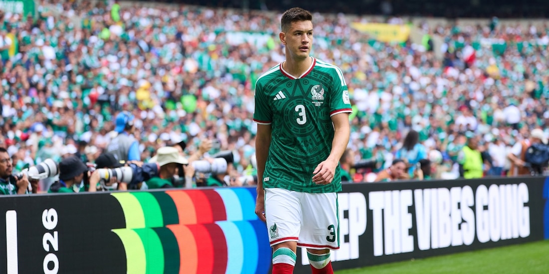 César Montes se va expulsado en el México vs Sudáfrica, la inauguración del Mundial 2026