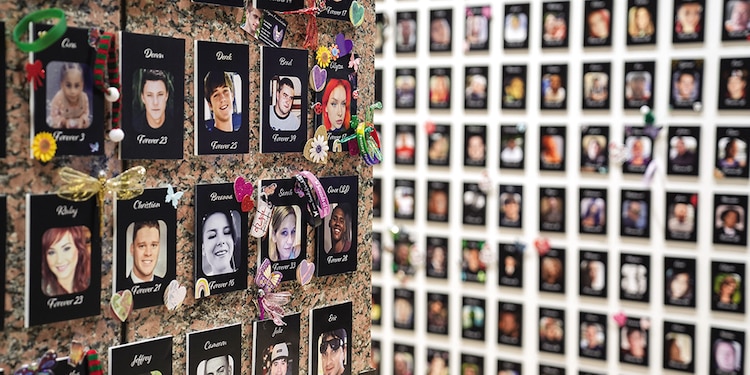 Memorial para las víctimas de fentanilo y otras drogas en EU, en imagen de archivo