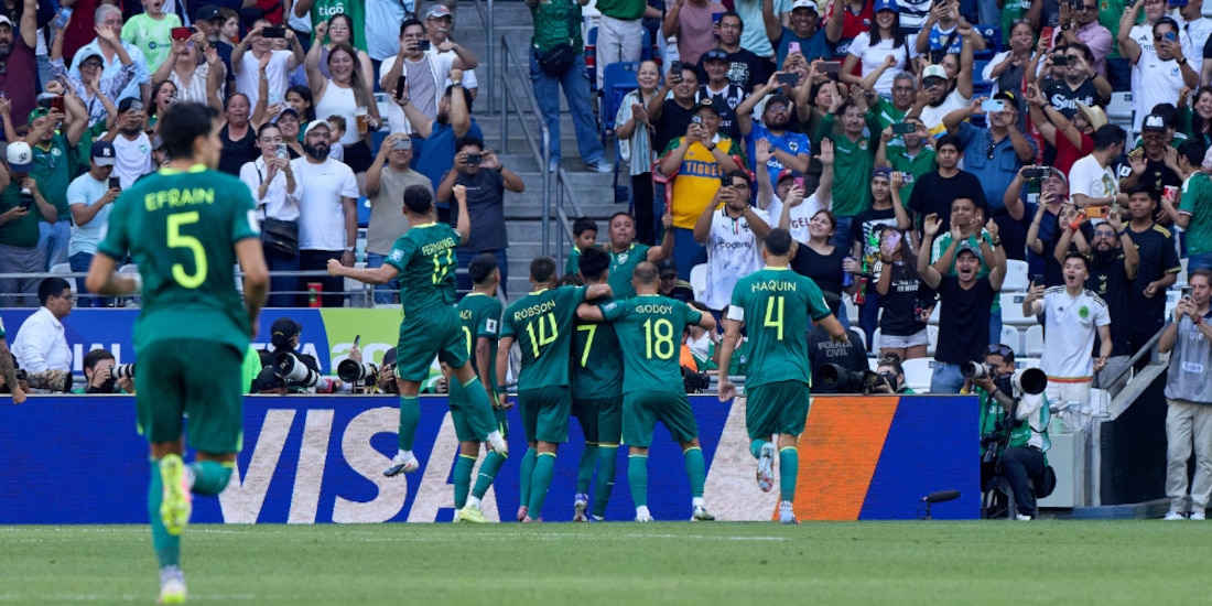 Bolivia festejando uno de los goles en el partido.