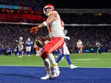 Travis Kelce celebra un touchdown de los Kansas City Chiefs en la ronda divisional de los playoffs de la NFL. Los de Misuri son los actuales campeones de la liga.