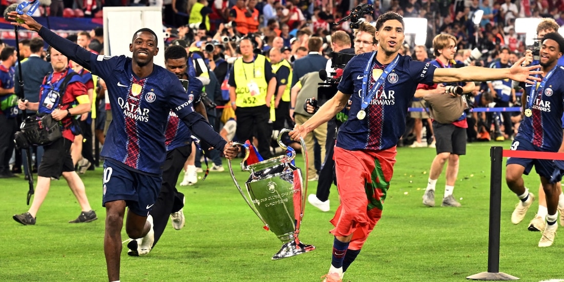 Ousmane Dembélé y Achraf Hakimi festejan con la Champions League tras la final ante Arsenal