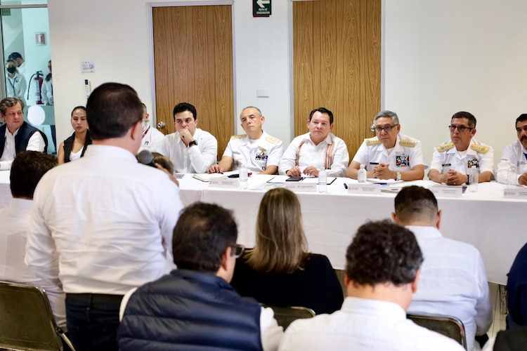 Representantes de gobierno y empresarios analizan oportunidades en la segunda Mesa Comercial del Puerto de Progreso.